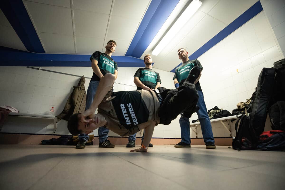 Nuevas camisetas Astore inspiradas en la equipación de Jai Alai, de edición limitada 4 MG 9218